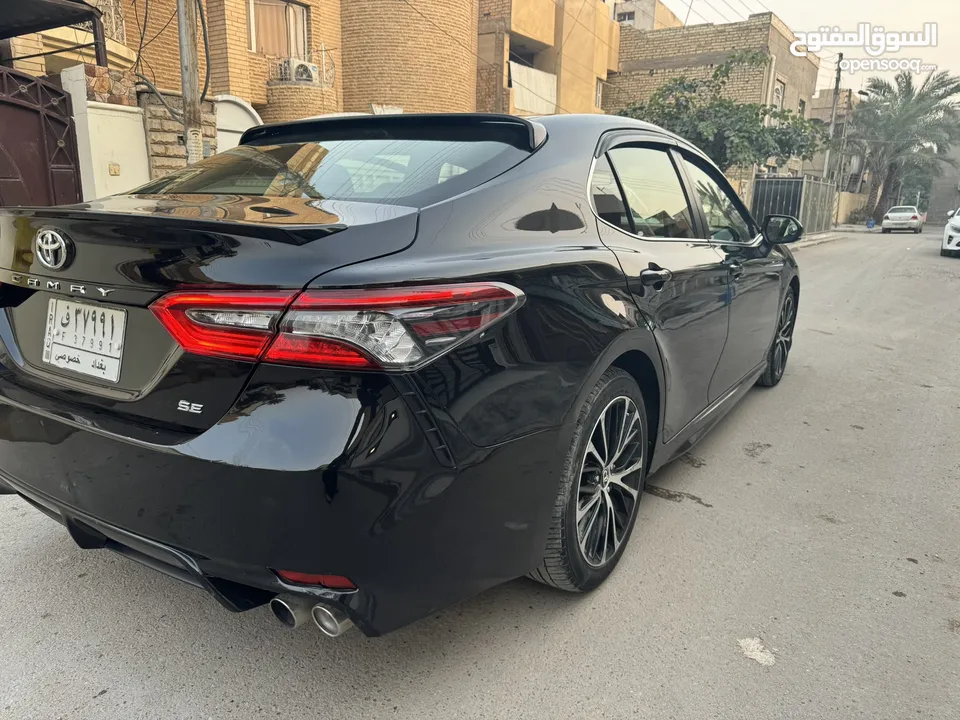 Toyota Camry  2018 SEبلس  لون اسود رقم بغداد  محرك اربعه سلندر 2500