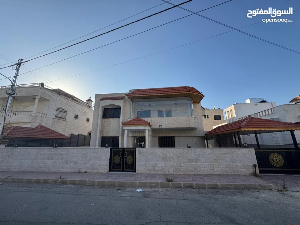 Well-Maintained Villa in Umm Al Summaq / فيلا بحالة ممتازة في أم السماق