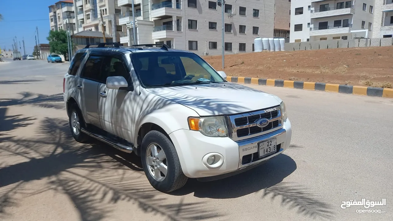 فورد اسكايب فل بفتحه فحص 3 جيد لون ابيض لؤلؤي بسعر مغري قابل للبدل