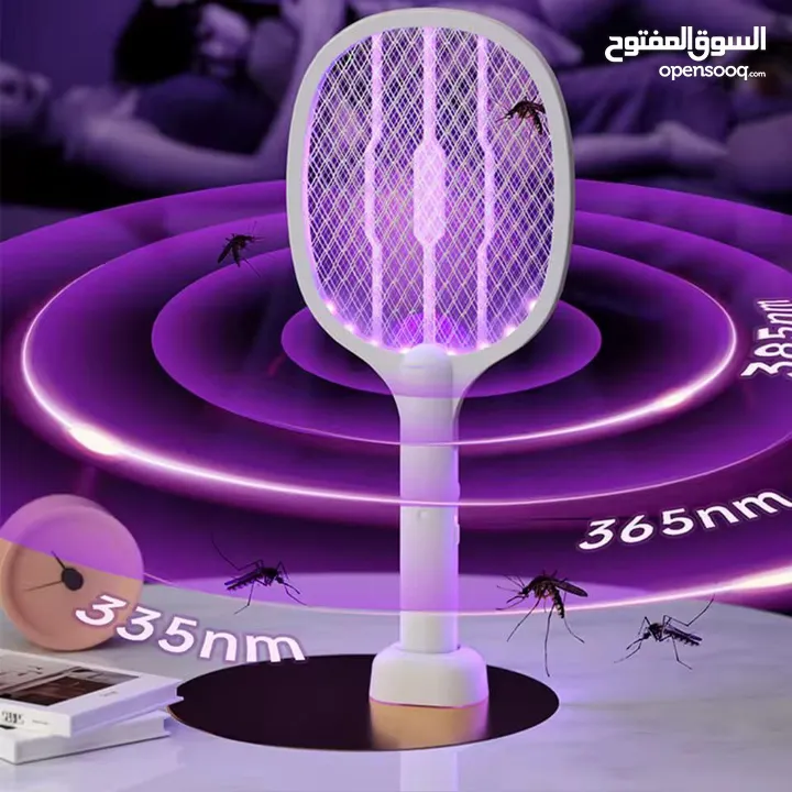 مضرب ناموس كهربائي مع قاعدة لقتل جميع أنواع الحشرات المزعجة يمكن وضعه بالمكان المخصص له أومسكه باليد