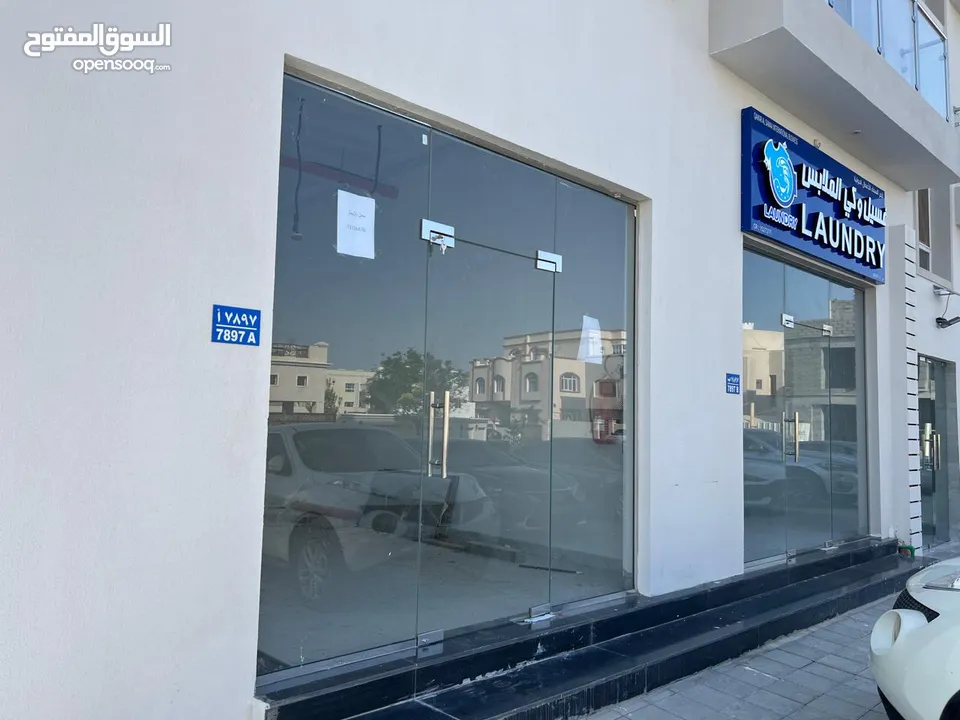 محل كورنر للايجار في الخوض 6 (برج المعرفة) New shop for rent Al Khoud6