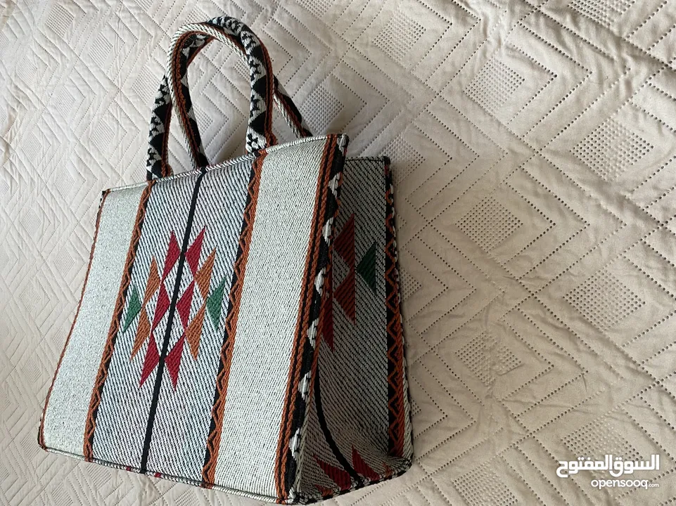 Handbag with turathi prints