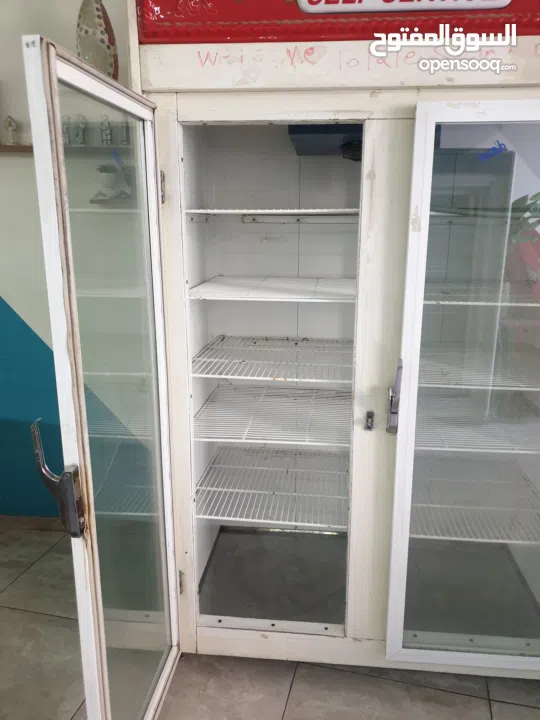 ثلاجه 2 أبواب سوبرماركت ... البيع لعدم توفر المكان