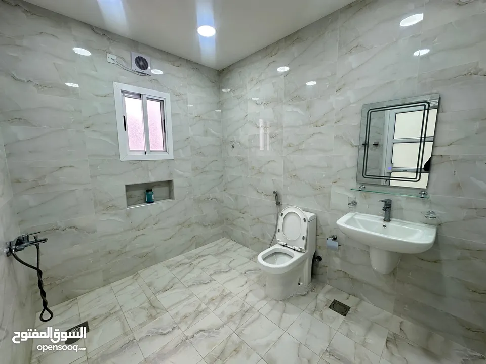 للإيجار فيلا في جو (راس حيان)  Villa for rent in Ras Hayyan