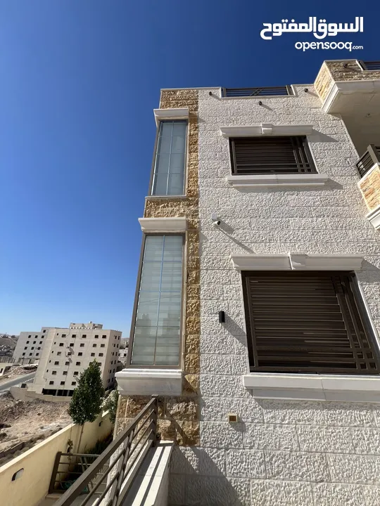 فيلا شبه قصر للبيع 3 طوابق