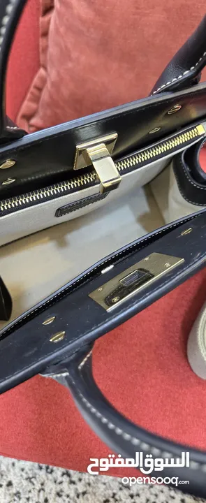 شنطة جلد طبيعي ( salvatore ferragamo calfskin thestudiocagebagsella) صناعة ايطالية