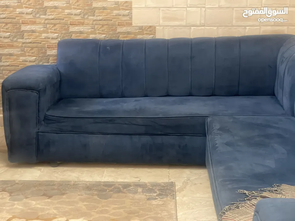 كورنرين مع سجاد للبيع مستعجل بداعي السفر