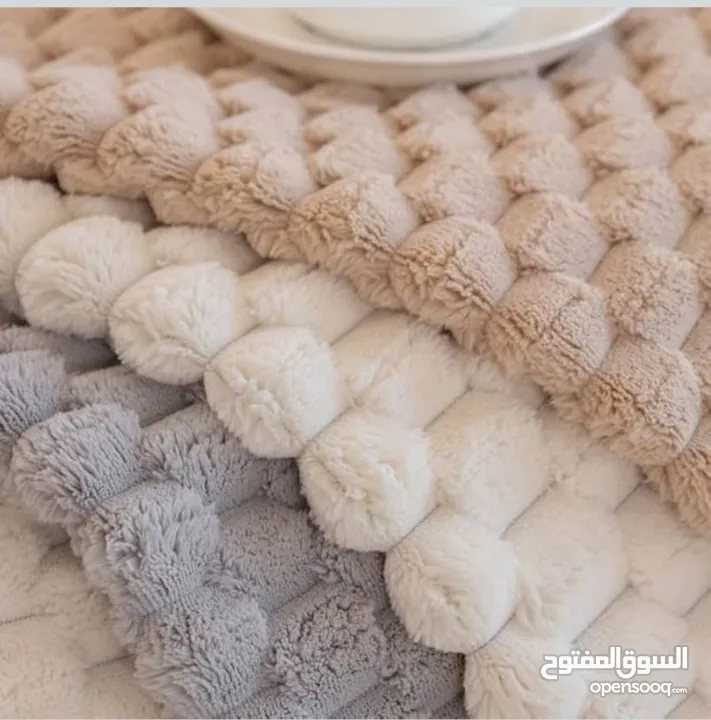 طقم الفرو الكرات الفاخر وصل  أفخم طقم يعطي للكنب شكل دافي ولطيف ومليان فخامة! جودة عالية جداً