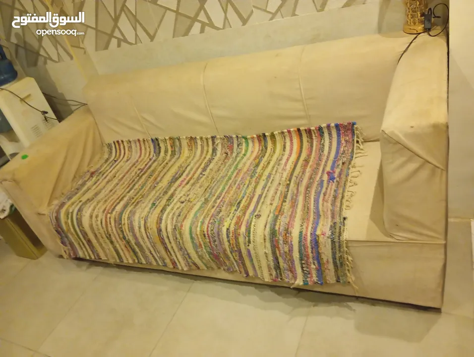 طقمين كنب مستعمل للبيع المستعجل  الأول تفصيل والثاني تجاري