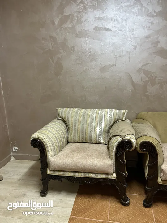 كنب نضيف بحالة الوكاله بسعر حرق