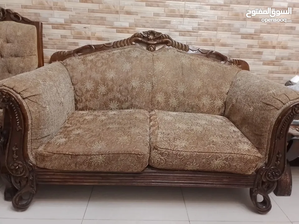 عفش بيت مستعمل للبيع طقم ستيل وطقم لف سوبر وتخت حديد وجرتين غاز وطاولات خشب وديكور رفوف خشب