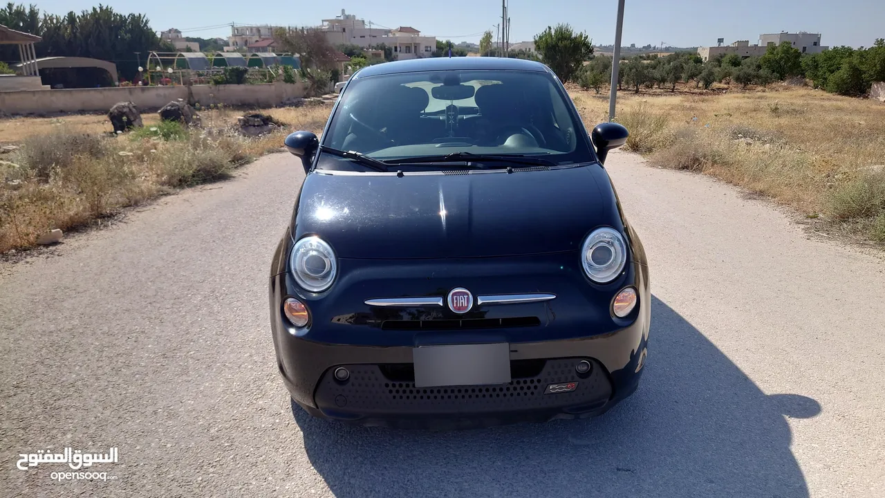 فيات 500e موديل 2017 لون اسود