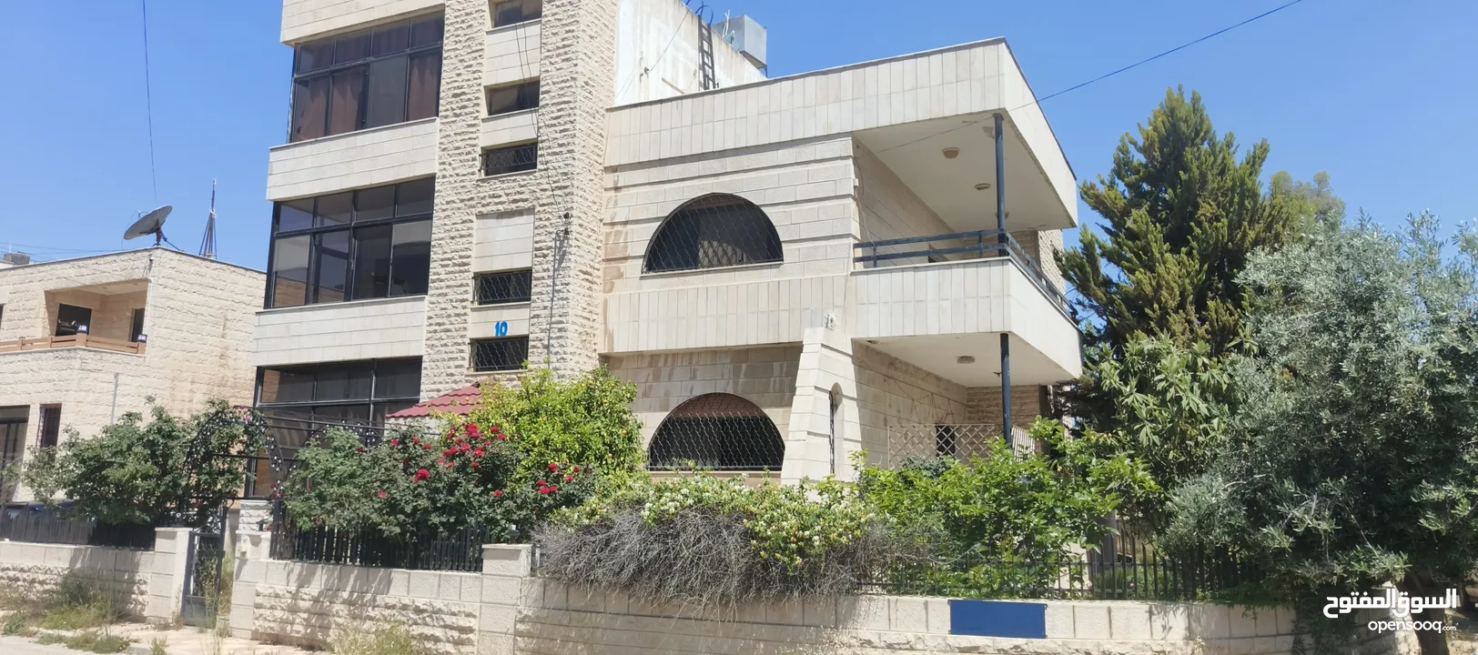 فيلا طابقين وروف