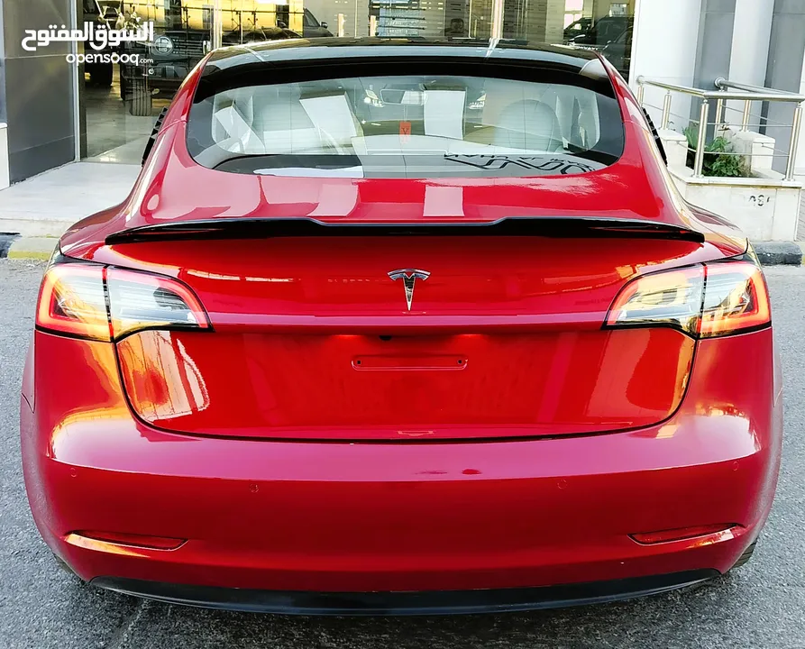تيسلا 2022 model 3 فحص كامل 4 جــيـــد بدون ملاحظات غرفة جلد ابيض لون مميز بحالة الوكالة بسعر لقطة