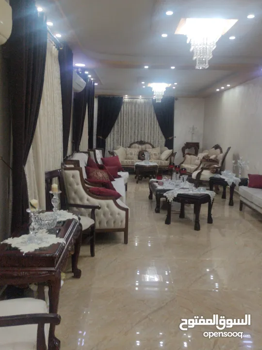 بيت مستقل  4 غرف نوم ماستر روم 4 واجهات حجر بلكونات صالات كراج خزان ماء تدفئه سور حديقه عزل اطلاله ح