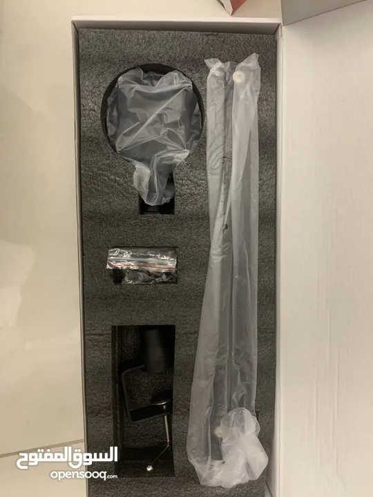 Hyperx solo cast microphone and stand