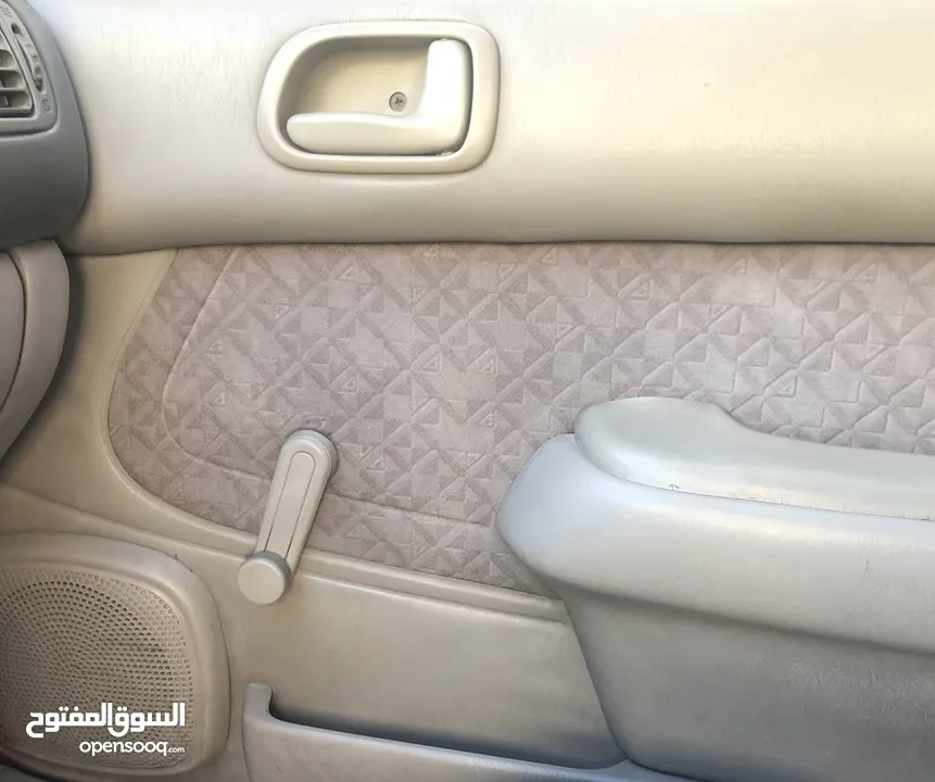 تويوتا كوروللا اوتوماتيك اصلي موديل 2000