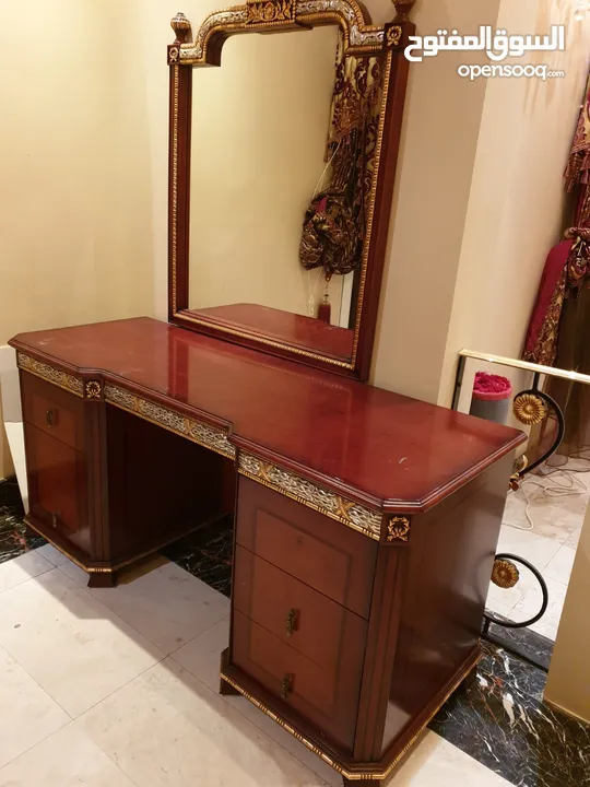 King size bed with matching dressing table