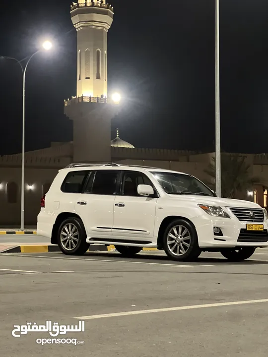 لكزس استيشن  LX570