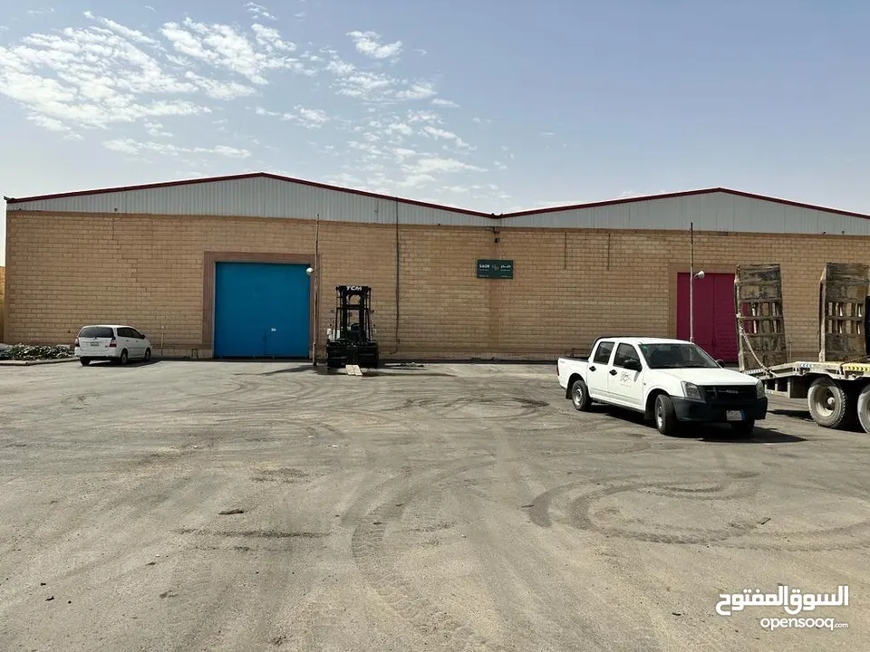 Dry warehouse available