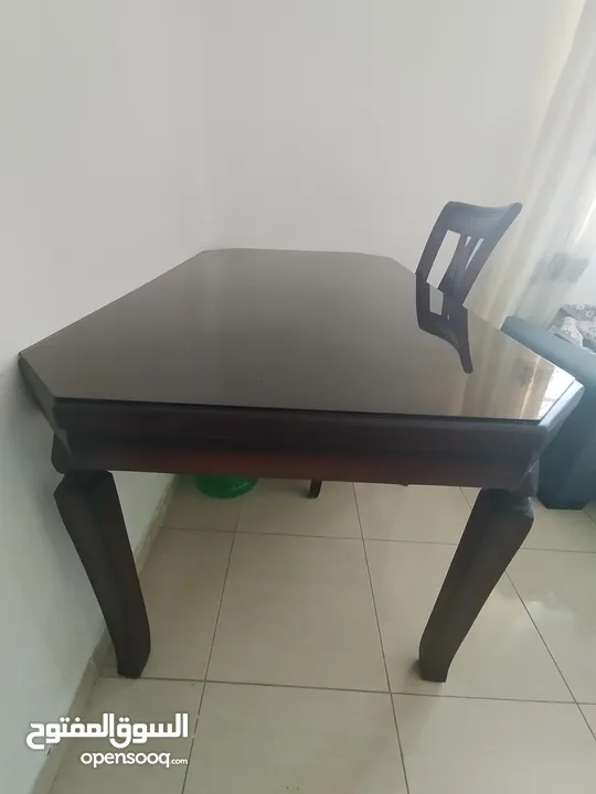طاولة سفرة بحالة الجديد للبيع