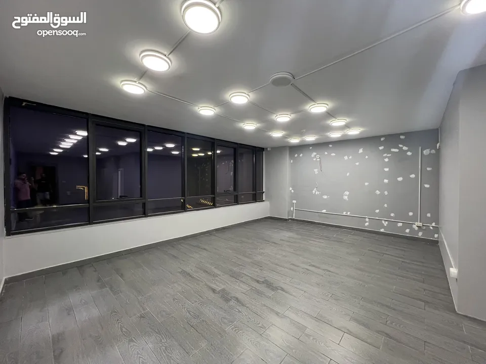 مكتب تجاري للايجار او للبيع في السابع طابق اول مقابل بنك الاردن واجهة امامية على الشارع واجهة كامل.