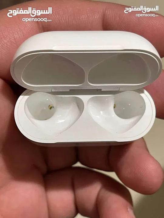 أختار الأصلي وريح راسك النسخة الأحدث والأقوى  بطارية تصل إلى 5ساعات من الأستخدام Apple AirPods 4 AN