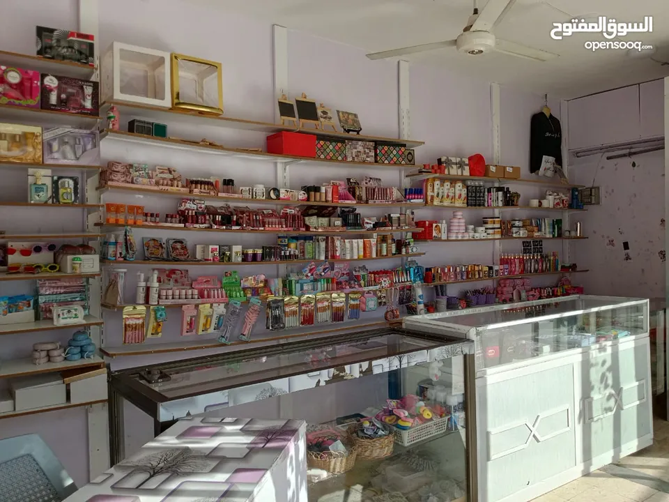 محل عطور مكياج واكسسوارات وهدايا  للبيع