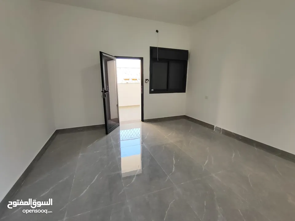 شقة للإيجار – الرام  أول نزول الكسارات قرب سوبر ماركت السلايمة