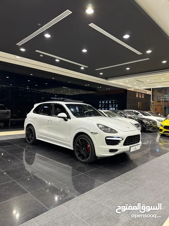 Porsche cayenne GTS Model 2013