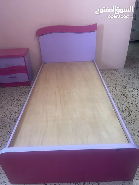 تخت مفرد 110*215 مع خزانه جرارين جانيبية