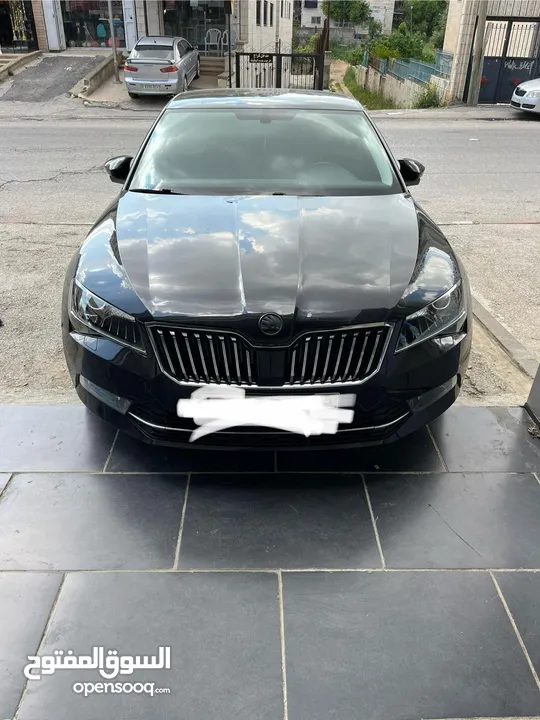 سكودا سوبيرب 2018 لون اسود Skoda superb 2018 كاملة الاضافات