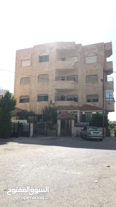 شقة بمنطقة جبل الحسين مقابل مستشفى الاستقلال من المالك مباشرةً