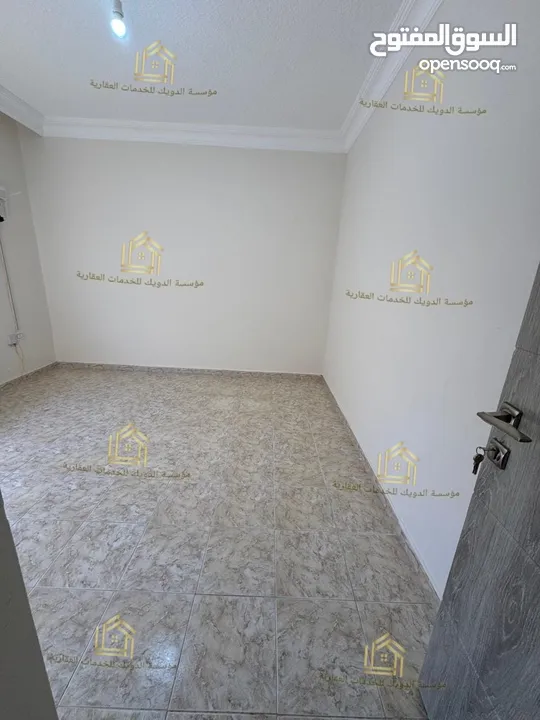 شقة سوبر ديلوكس - دابوق - 3نوم - 180م - ارضية - ترس - قرب الخدمات العامة