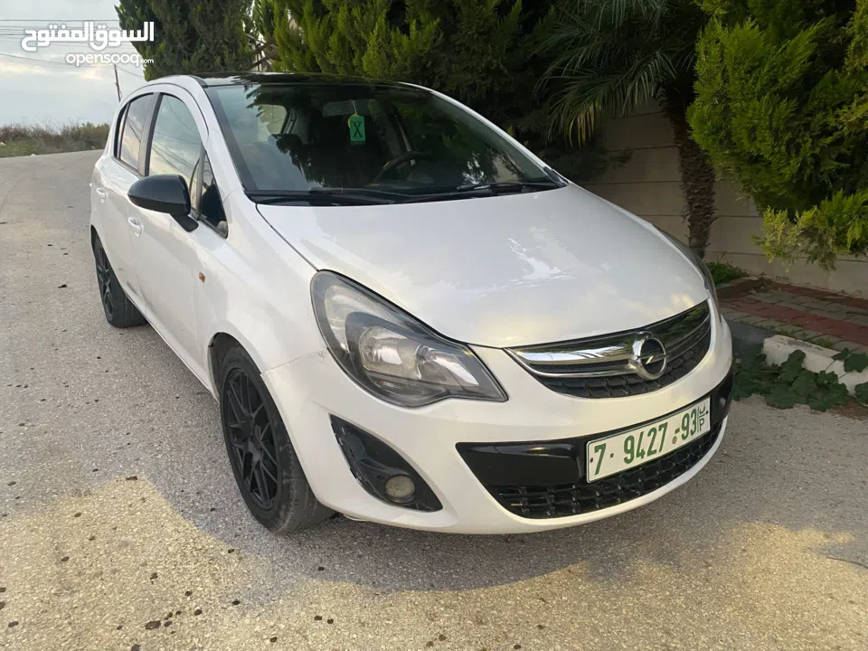 اوبل كورسا اتوماتيك. 2015. الماني. مطور 1400 بنزين. تامين وترخيص لشهر 5. جنط اسود مميز.سقف اسود. شاش