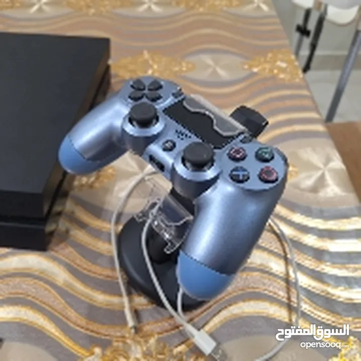 Ps4 500gb, 2 games and controller (499.99 dirhams)