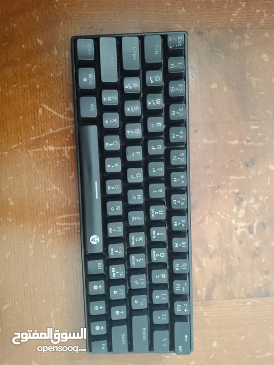 لوحة مفاتيح ميكانيكيه من شركة فانتك MK859 ATOM63 RGB سعر 15 دينار قابل للتفاوض للجادين فقط