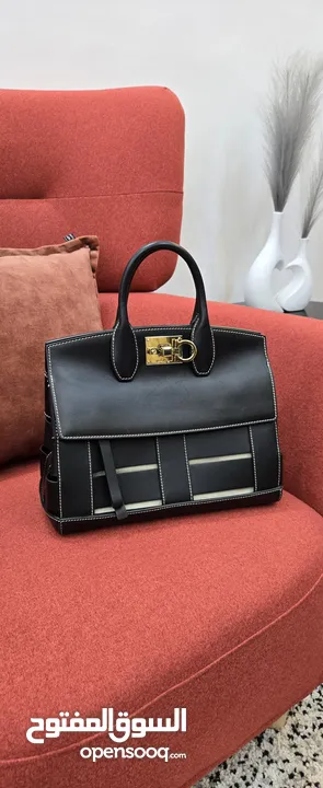 شنطة جلد طبيعي ( salvatore ferragamo calfskin thestudiocagebagsella) صناعة ايطالية