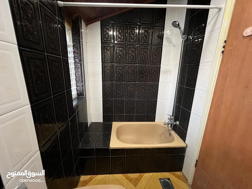 شقه رووف مفروشه للايجار بوادي معالي - Furnished Roof For Rent in Wadi Ma'ali