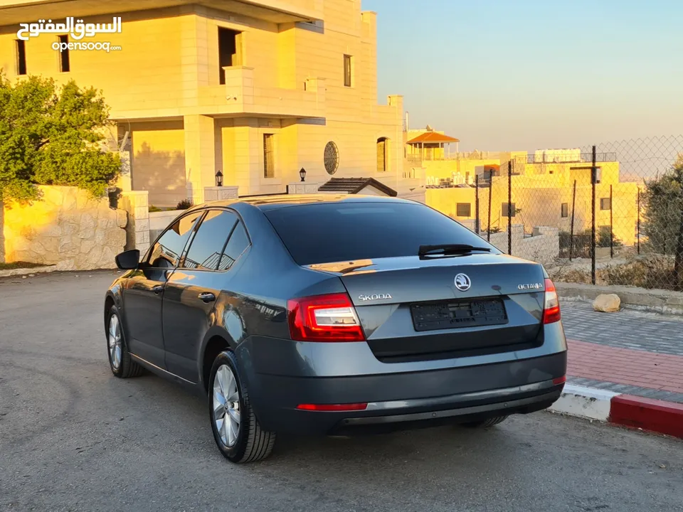 سكودا أوكتافيا موديل 2019 ديزل بقوة 2000 / جير أوتوماتيك  يد أولى 01 / عداد قليل حقيقي