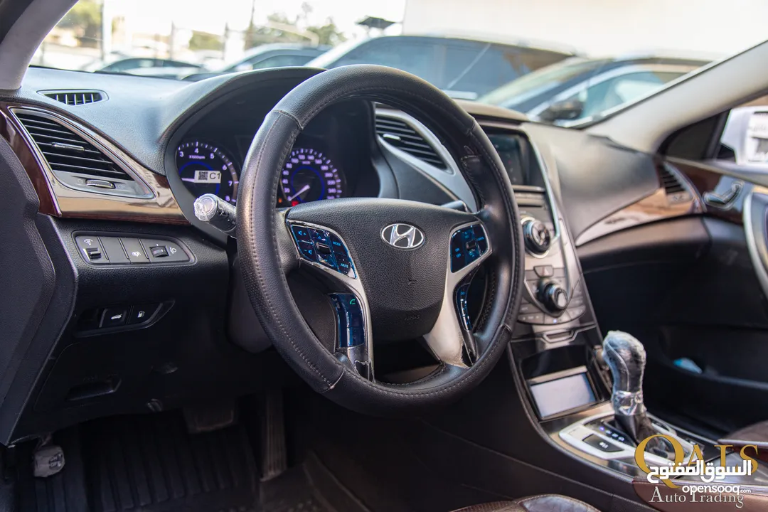 Hyundai Azera 2014 السيارة بحالة ممتازة جدا