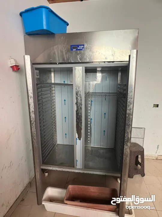 عدة مطعم وشاورما جاهزة للبيع شبه جديدة مع كفالتها