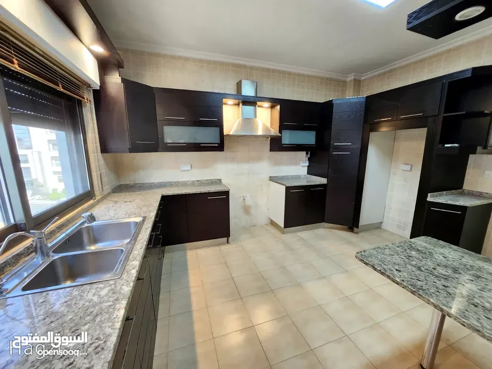 شقة غير مفروشة للايجار في دير غبار  ( Property 37374 ) سنوي فقط