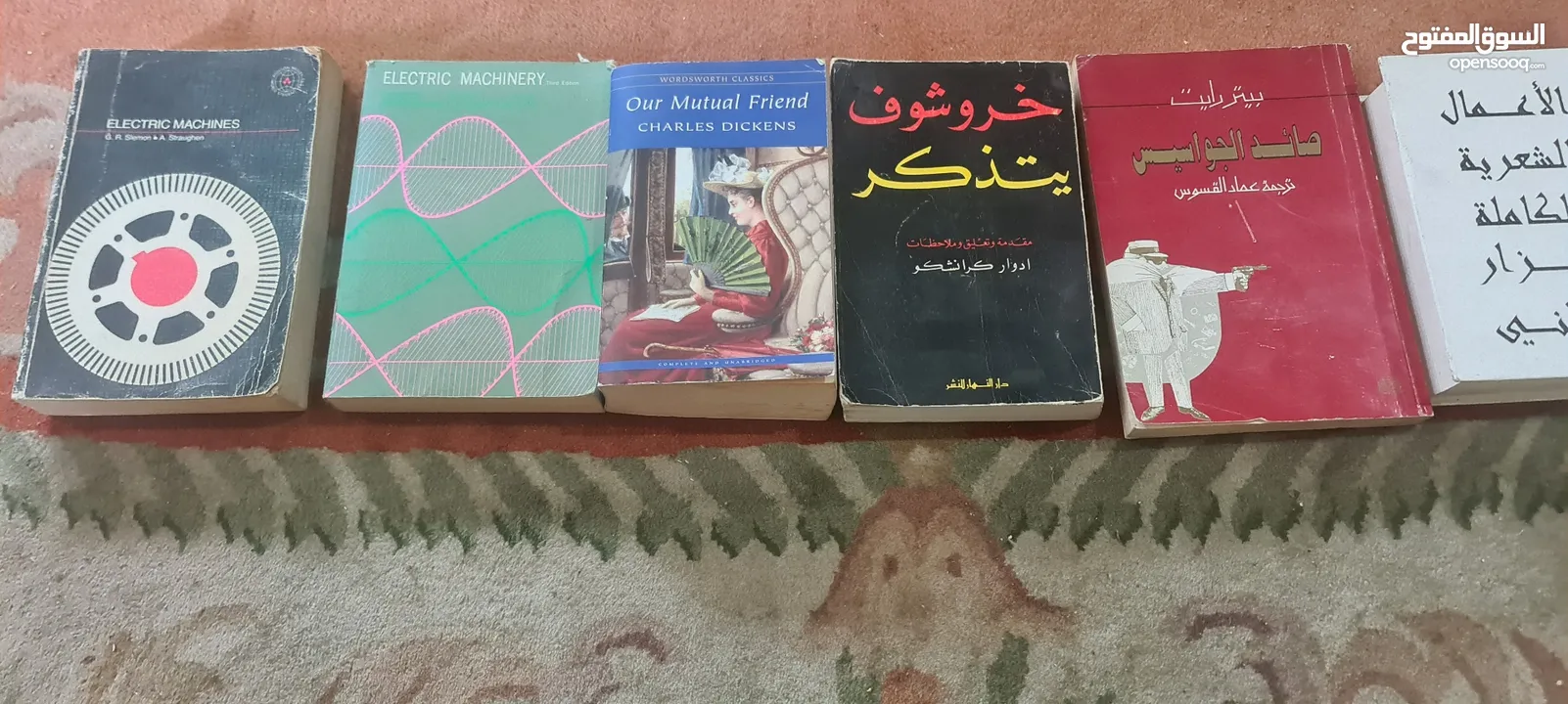 اكثر من مائة كتاب  ثقافي وتعليمي وسياسي