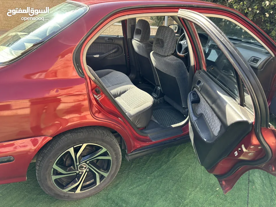 هوندا سيفيك تعتبر السياره في وضع جيد جدا من حيث حالتها القياديه  لا يوجد ضربات في الشصي