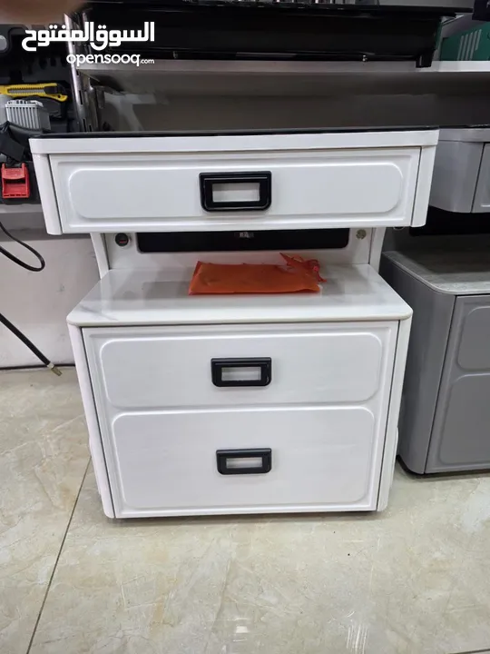 الكوميدينا الذكية مع الخزنة قطعة أثاث بتجمع بين الفخامةوالراحة والتكنولوجيا الحديثة ومناسبة لأي غرفة