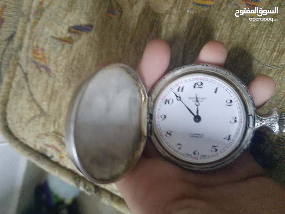 ساعه انتيكا ريموند ويل معها حرف K فضة