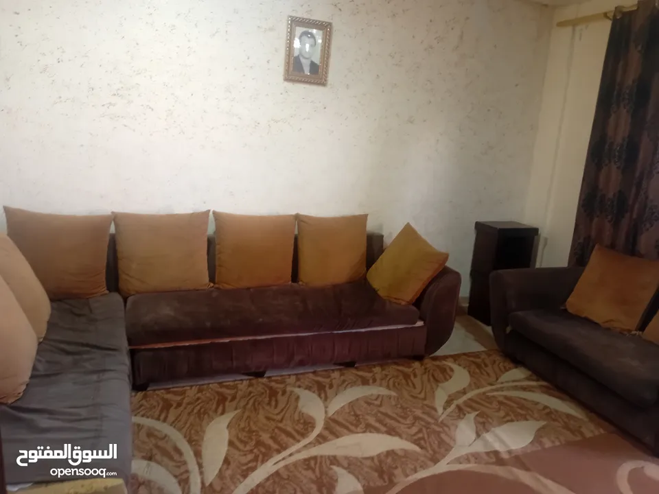 طقم كنب معيشه للبيع  بحاله جيده جدا