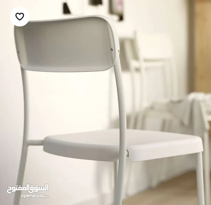 طاولة طعام مكونة من اربع كراسي ومرايا طولانية خشب من IKEA بحالة جديدة وممتازة