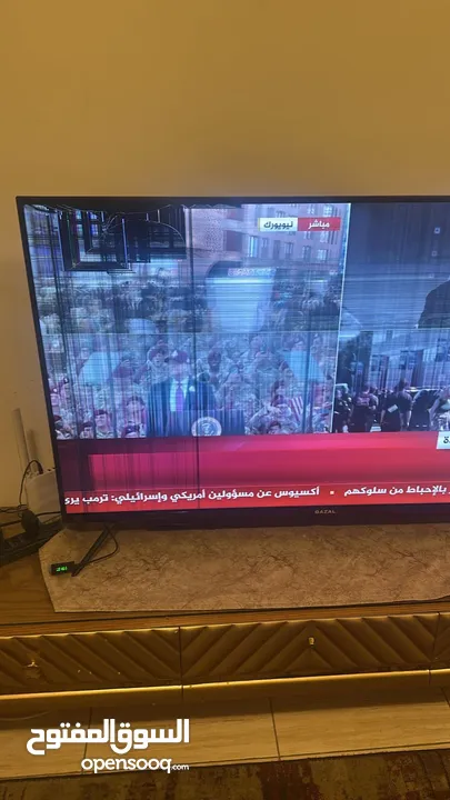 شاشة مكسورة من الزاوية وشغالة